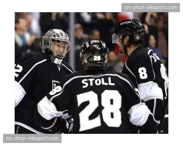 NHL常规赛：埃德蒙顿油人队凭借麦克戴维德加时金球，终结对手十连胜